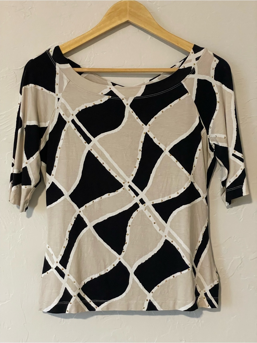 ST JOHN Yellow Label Gold Studded Abstract Print Knit Top Raglan Short Sleeve